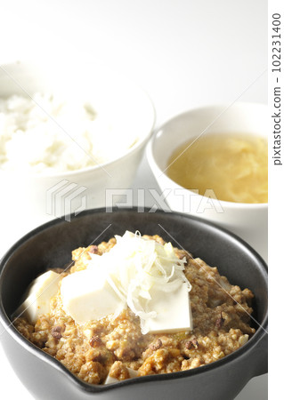 Spicy hot mapo tofu with plenty of tofu, rice and egg soup 102231400