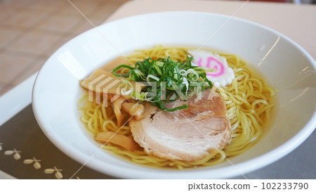 Chilled ramen for summer only eaten at fast food 102233790