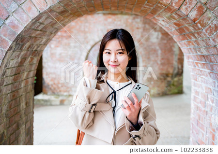 A young woman sightseeing in Kyoto smartphone A young woman sightseeing in Kyoto smartphone 102233838