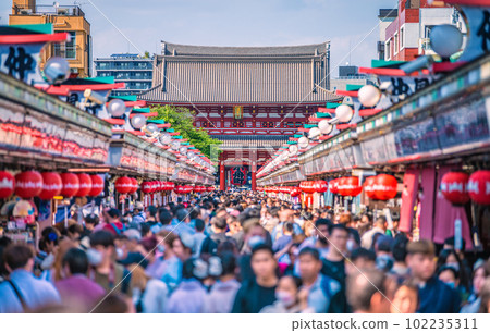 日本的東京城市景觀沒有 ma 的人增加，沒有感染爆炸......淺草寺的人比電暈前多...... = 5 月 1 日 102235311
