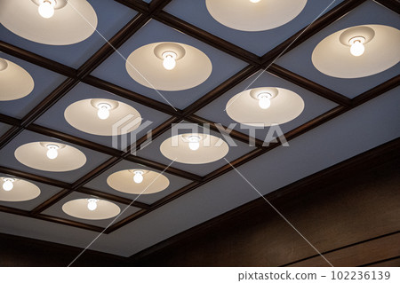 對齊的圓形燈 對齊的圓形燈 102236139