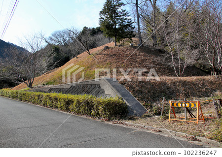 位於奈良縣二條山山麓的縣指定遺址鳥谷口古墳 102236247