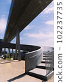 由螺旋樓梯和橋形混凝土製成的觀景台 102237735