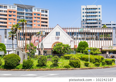 Kunitachi Station 紅色三角形屋頂的舊車站大樓 102242187