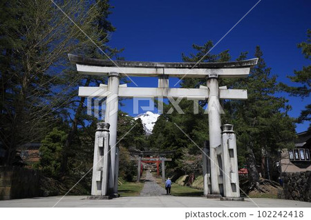 Iwakiyama神社在春天 102242418