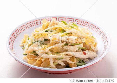 Chinese jellyfish, chicken breast and cucumber sauce 102244179