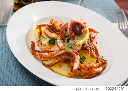 Roasted squid legs with lemon 102244201