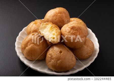 Mini cream puff 102244465