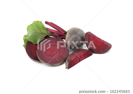 Raw sliced and whole beetroot over white background 102245683