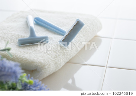 Light blue women's razor Image material for removing unwanted hair 102245819