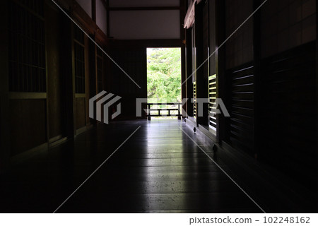 照進一座老大廈的光 照進一座老大廈的光 102248162