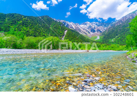 [風景]初夏的上高地[長野縣] 102248601