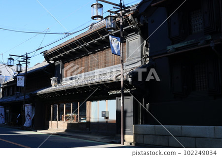 懷舊倉造建築林立的小江戶川越風景 102249034