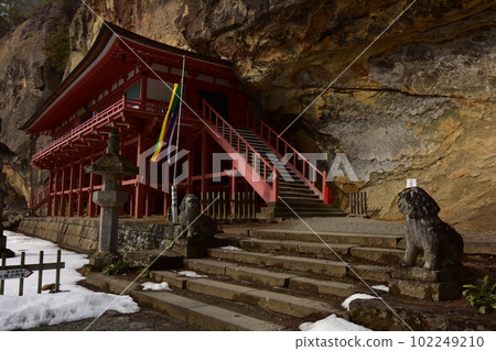 岩手縣東北部西岩井郡平泉町酒上田村麻呂建造的Takkoku no Iwaya Bishamon do Temple 102249210