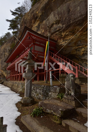 Takkoku no Iwaya Bishamon-do Temple, built by Tamuramaro Sakanoue, Hiraizumi-cho, Nishiiwai-gun, Tohoku, Iwate Prefecture 102249213