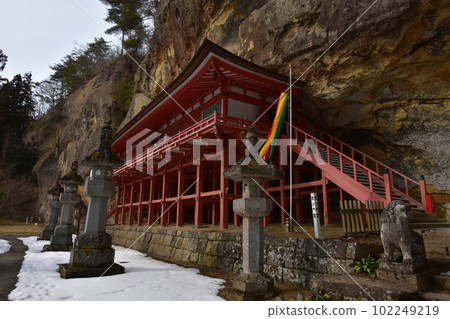 岩手縣東北部西岩井郡平泉町酒上田村麻呂建造的Takkoku no Iwaya Bishamon do Temple 102249219