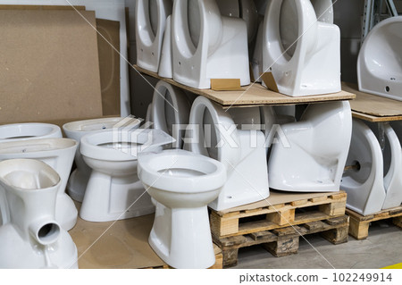 Lot of white toilets in hardware store, plumbing department 102249914