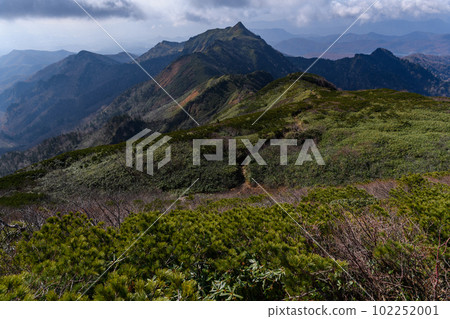 Mount Kengamine as seen from Mount Hotaka Mount Kengamine as seen from Mount Hotaka 102252001