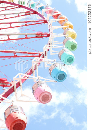 fun ferris wheel 102252376
