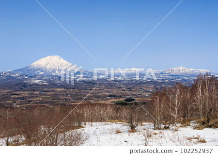Mt. Yotei and Mt. Shiribetsu seen from the top of a hill in Toyako, Hokkaido [April] 102252937