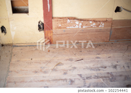 Workshop in a property under renovation Workshop in a property under renovation 102254441