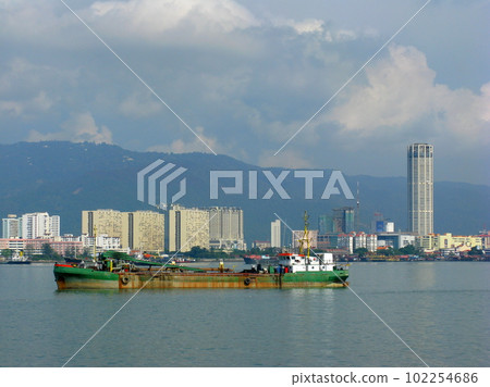 檳城島的喬治市和從對岸的北海看到的光大大廈 檳城島的喬治市和從對岸的北海看到的光大大廈 102254686