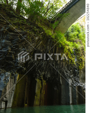 Miyazaki Takachiho_Manai Falls and the surrounding scenery 102254840