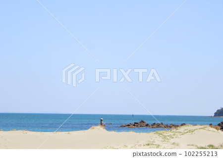 德島縣鳴門市美麗的沙灘和海灘龍宮海灘 102255213