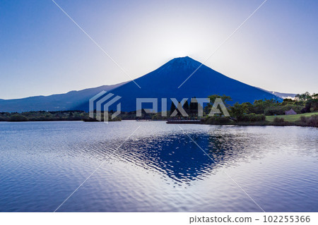 (靜岡縣)狸木湖鑽石富士前 (靜岡縣)狸木湖鑽石富士前 102255366