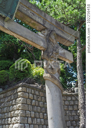 品川神社的石牌坊龍 [東京都品川區] 102256458