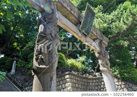 品川神社的石牌坊龍 [東京都品川區] 102256460