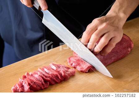 cut the beef tongue with a knife 102257182