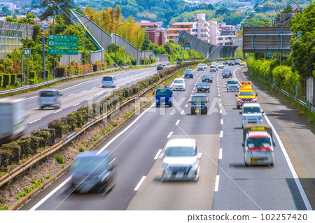 日本橫濱市景 東名高速車流=5月3日（週三）GW首日5連休 102257420