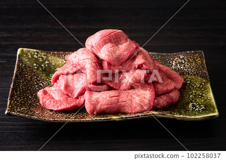 American beef tongue sliced on a plate 500g 102258037