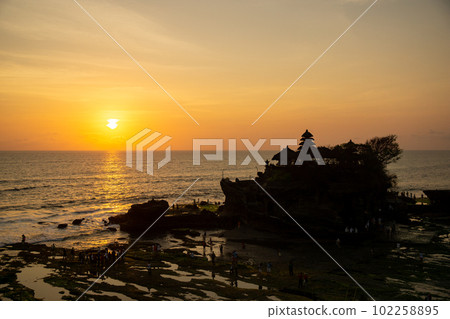 夕陽下的海神廟剪影 102258895