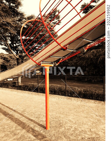 Color & Monotone *Roller slide that draws long shadows Color & Monotone *Roller slide that draws long shadows 102259982