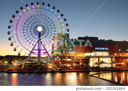 Ferris wheel beautifully lit up at S-PULSE DREAM PLAZA theme park in Shimizu, Shizuoka Prefecture Ferris wheel beautifully lit up at S-PULSE DREAM PLAZA theme park in Shimizu, Shizuoka Prefecture 102261664