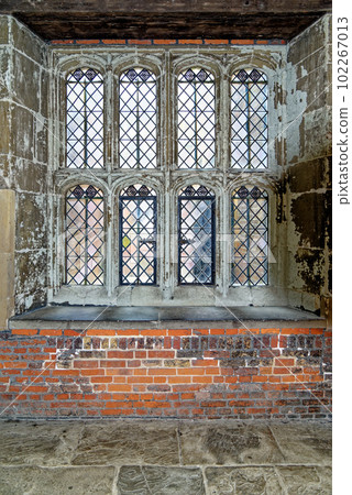 Windows at Hampton Court Palace - United Kingdom 102267013