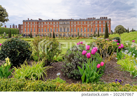 Pond gardens at Hampton Court Palace 102267067