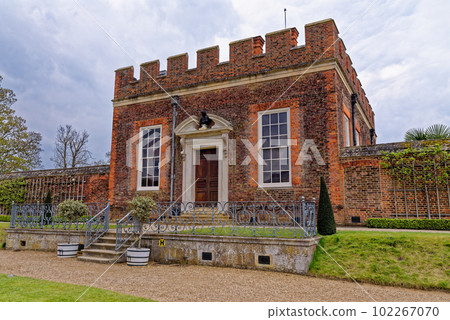 Pond gardens and Banqueting House - Hampton Court Palace 102267070