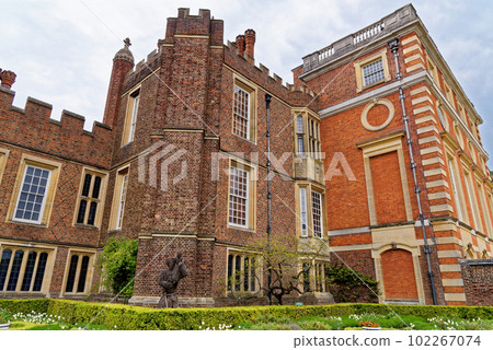 Pond gardens at Hampton Court Palace 102267074