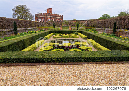 Pond gardens and Banqueting House - Hampton Court Palace 102267076