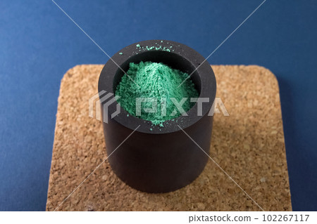 Copper green powder. 102267117