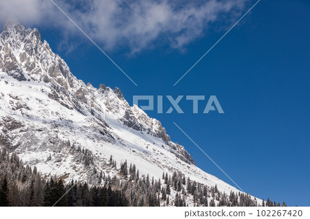 The high and steep peaks of the snowy Hochkonig mountain in Muhlbach am Hochkonig in Austria. 102267420