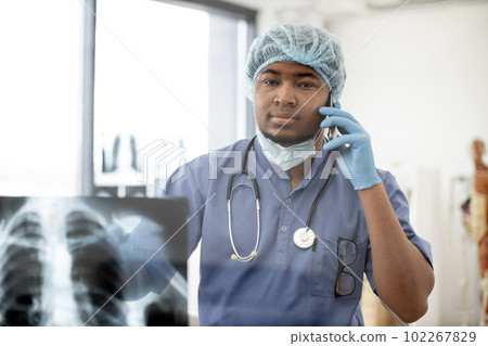 Specialist explaining diagnosis on phone in treatment center 102267829