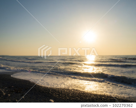 Horizon and sun 102270362