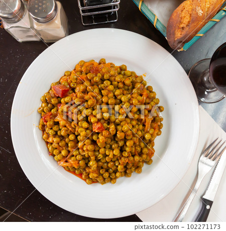 Stewed green peas with ham Stewed green peas with ham 102271173