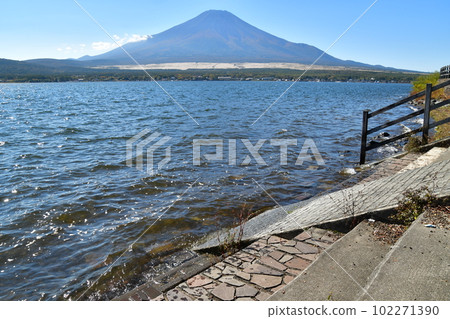 Mt.Fuji seen across Lake Yamanaka from Nagaike Shinsui Park Mt.Fuji seen across Lake Yamanaka from Nagaike Shinsui Park 102271390