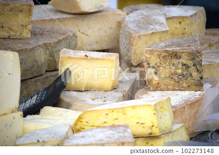 different types of hard cheese on a farmers market different types of hard cheese on a farmers market 102273148