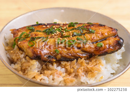 遠東青花魚蒲燒蓋飯 102275238